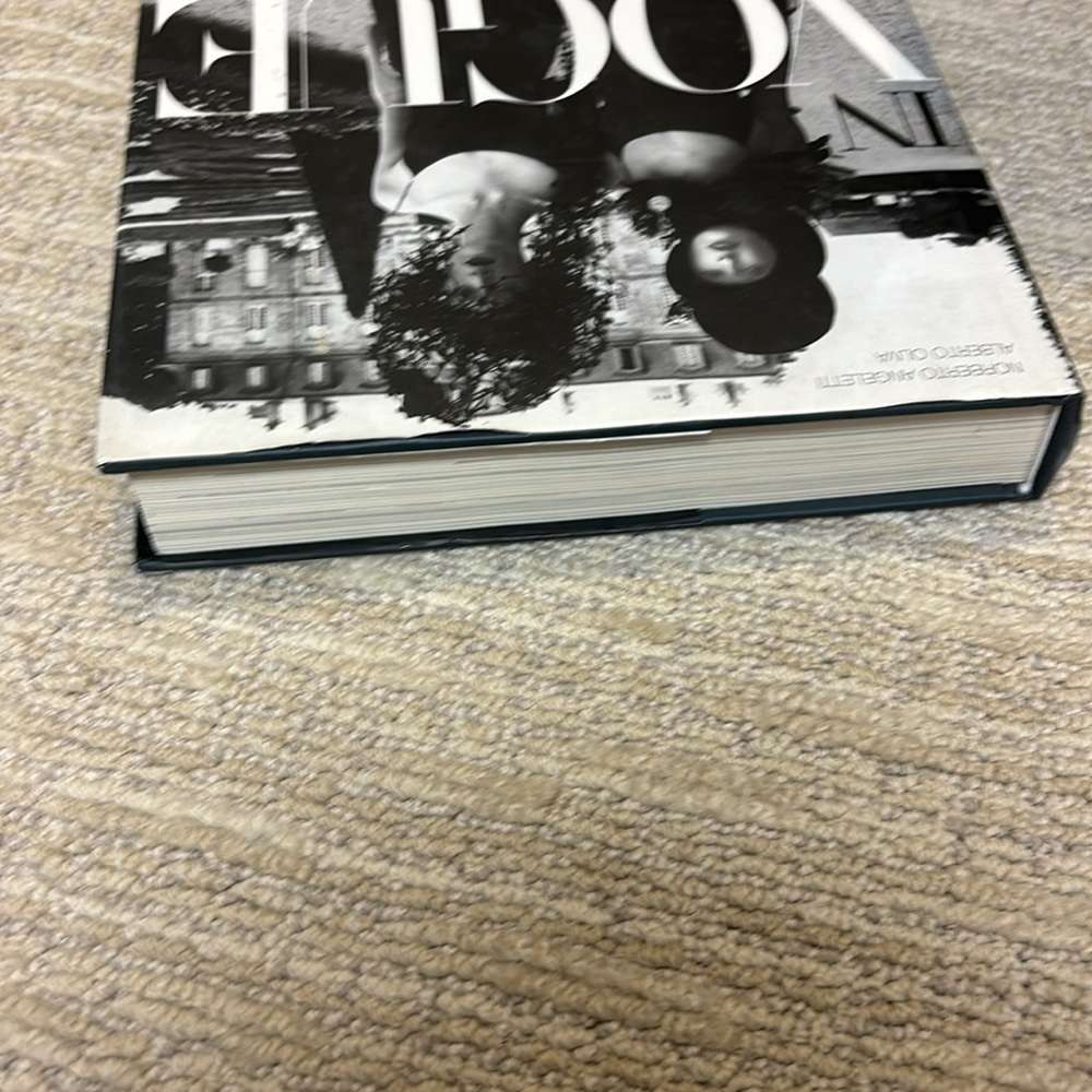 In Vogue Rizzoli Coffee Table Book - Picture 4 of 5